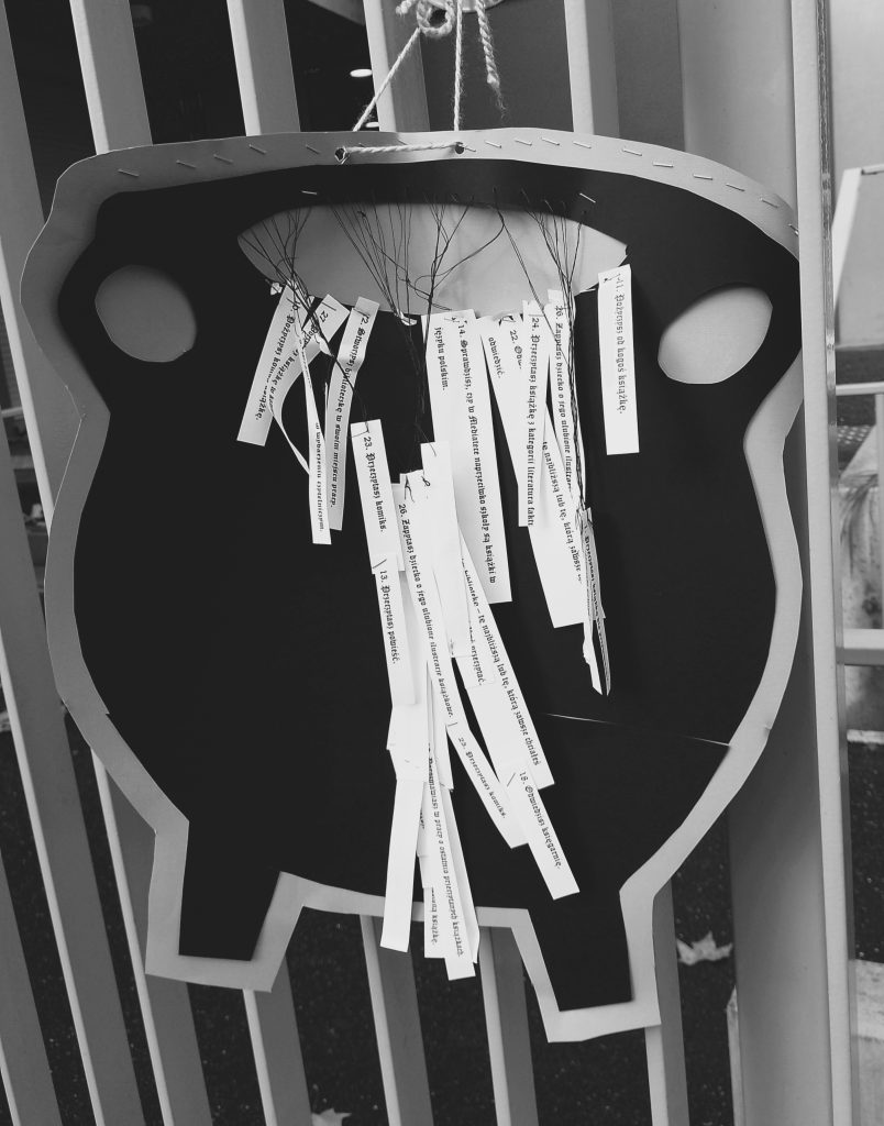 CZYTELNICZE WRÓŻBY